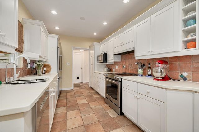 438 VILLAGRANDE AVENUE S, St Petersburg, FL 33707