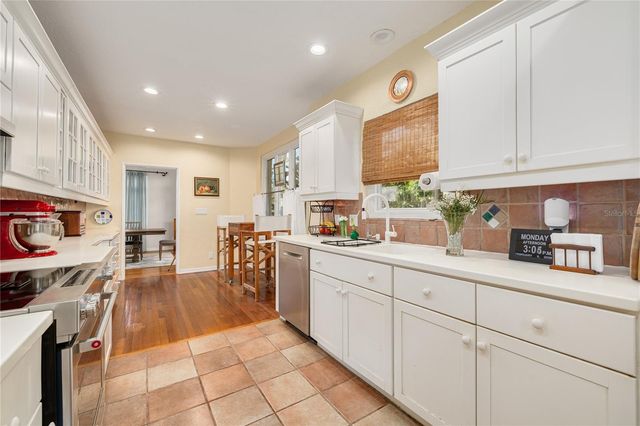 438 VILLAGRANDE AVENUE S, St Petersburg, FL 33707