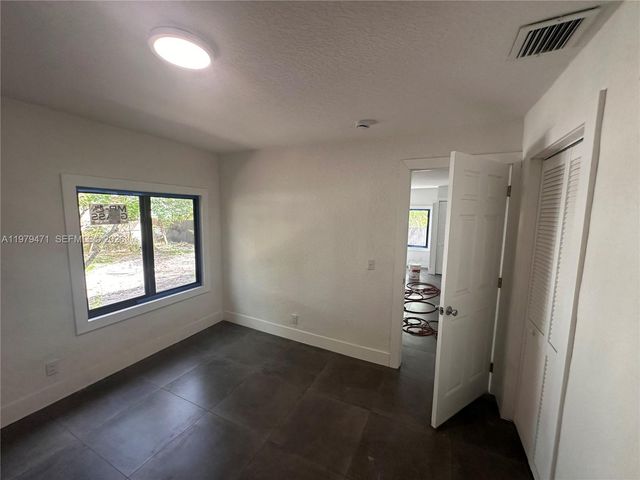 1361 NW 59th St, Miami, FL 33142