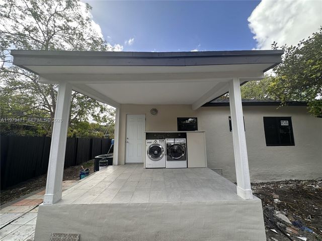 1361 NW 59th St, Miami, FL 33142