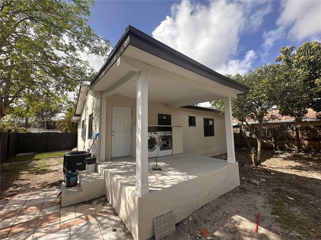 1361 NW 59th St, Miami, FL 33142