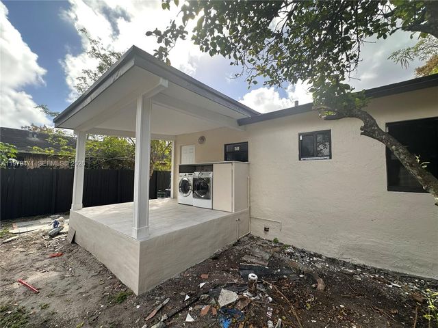 1361 NW 59th St, Miami, FL 33142