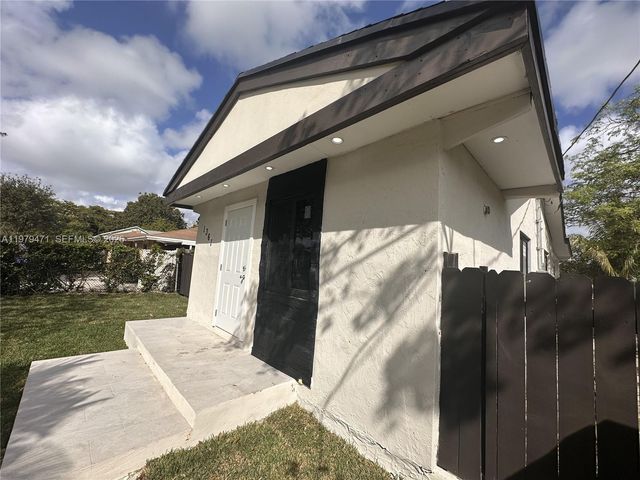 1361 NW 59th St, Miami, FL 33142
