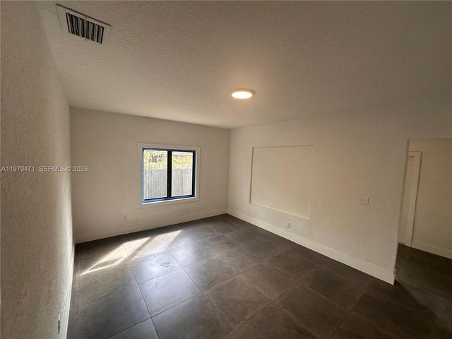 1361 NW 59th St, Miami, FL 33142