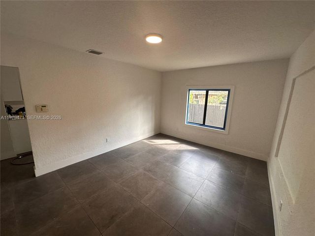 1361 NW 59th St, Miami, FL 33142