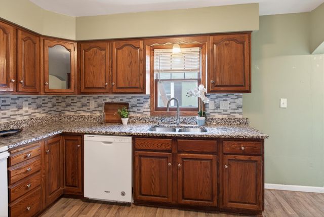 2401 14th Avenue E, North Saint Paul, MN 55109