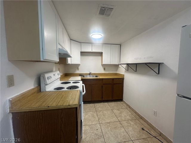 4707 Cessna Avenue 2, Las Vegas, NV 89115