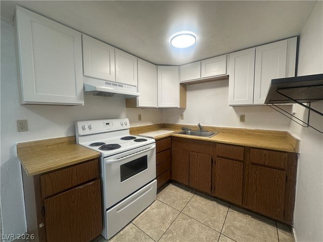 4707 Cessna Avenue 2, Las Vegas, NV 89115