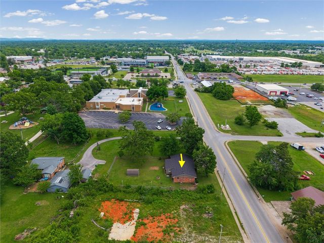 903 W Olrich Street, Rogers, AR 72756