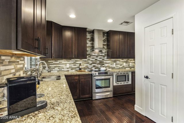 138 W SURREY Avenue, Phoenix, AZ 85029