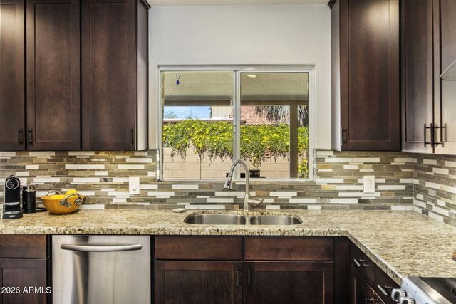 138 W SURREY Avenue, Phoenix, AZ 85029