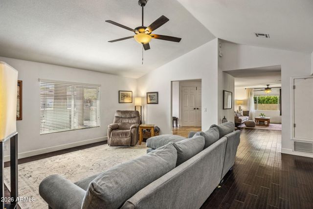 138 W SURREY Avenue, Phoenix, AZ 85029