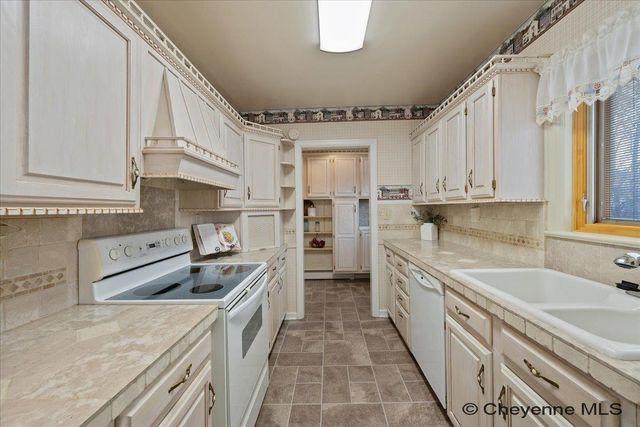 903 FOYER AVE, Cheyenne, WY 82001