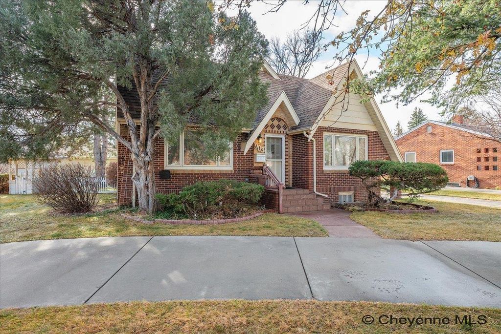 903 FOYER AVE, Cheyenne, WY 82001