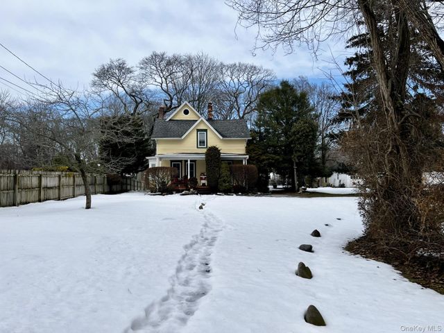 7 Gerhardy Court, East Islip, NY 11730