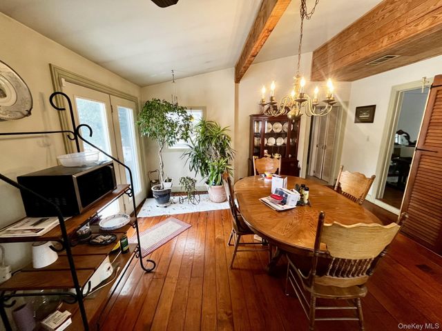 7 Gerhardy Court, East Islip, NY 11730