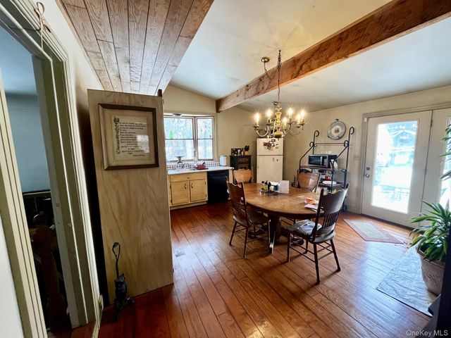 7 Gerhardy Court, East Islip, NY 11730