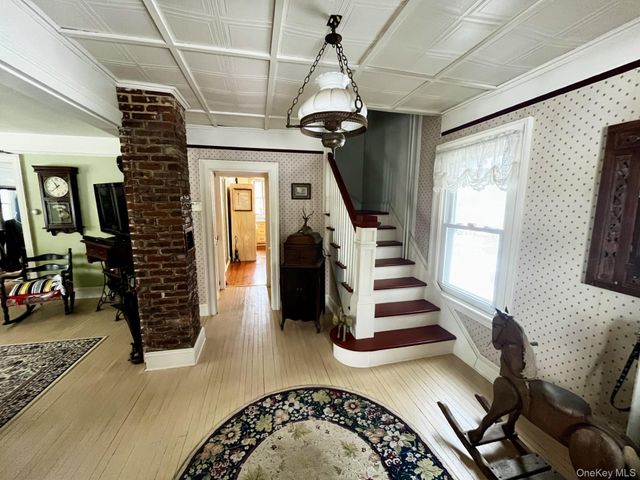 7 Gerhardy Court, East Islip, NY 11730