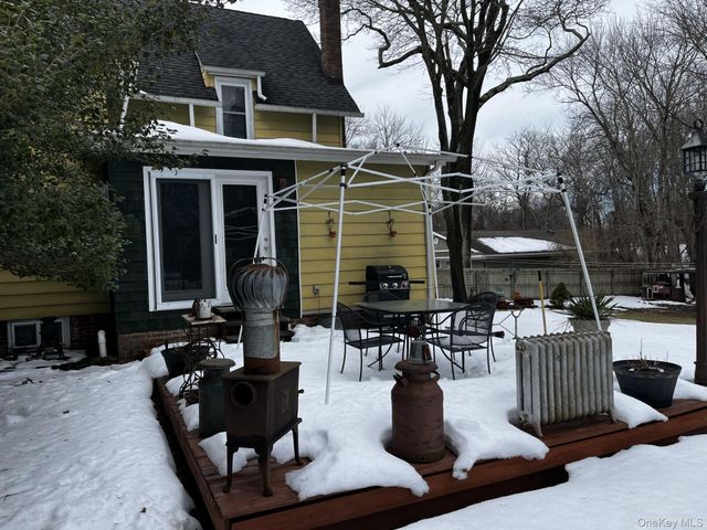 7 Gerhardy Court, East Islip, NY 11730