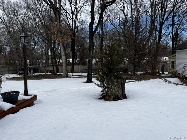 7 Gerhardy Court, East Islip, NY 11730