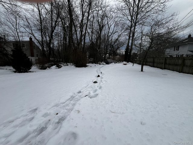 7 Gerhardy Court, East Islip, NY 11730