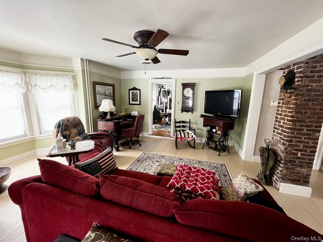 7 Gerhardy Court, East Islip, NY 11730