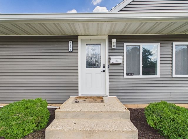 1328 LEAMAN Place, Rockford, IL 61108