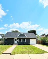 1328 LEAMAN Place, Rockford, IL 61108