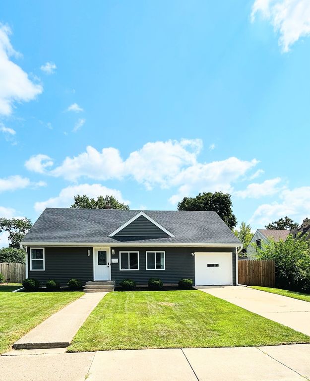 1328 LEAMAN Place, Rockford, IL 61108