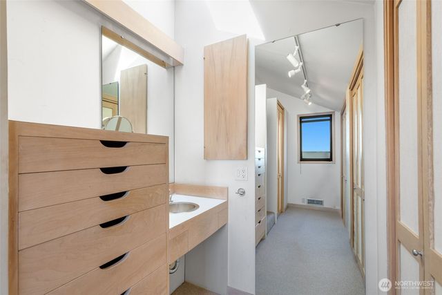 370 Highland Drive, Seattle, WA 98109