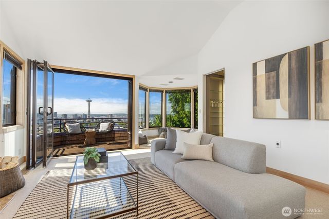 370 Highland Drive, Seattle, WA 98109