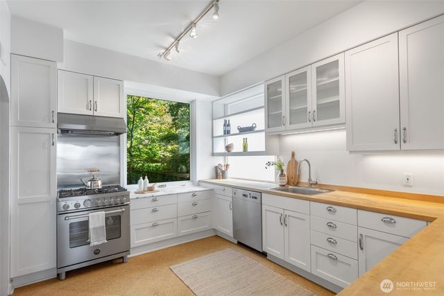 370 Highland Drive, Seattle, WA 98109