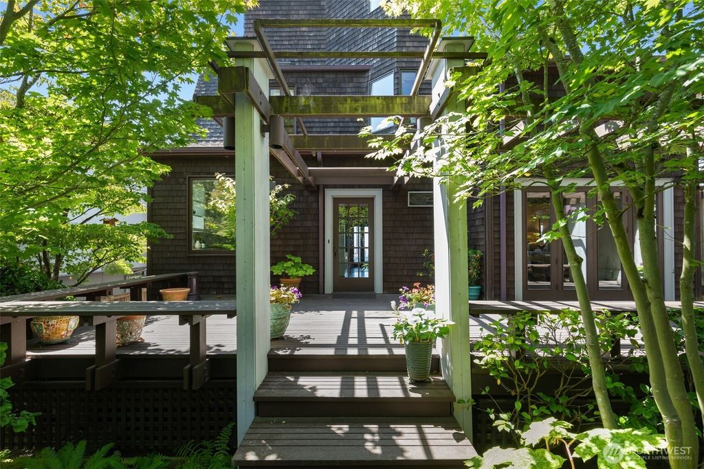 370 Highland Drive, Seattle, WA 98109