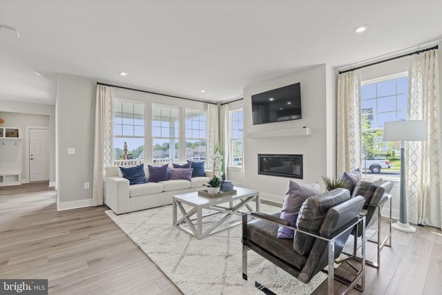 18017 MARSH PINE RD, Dumfries, VA 22026