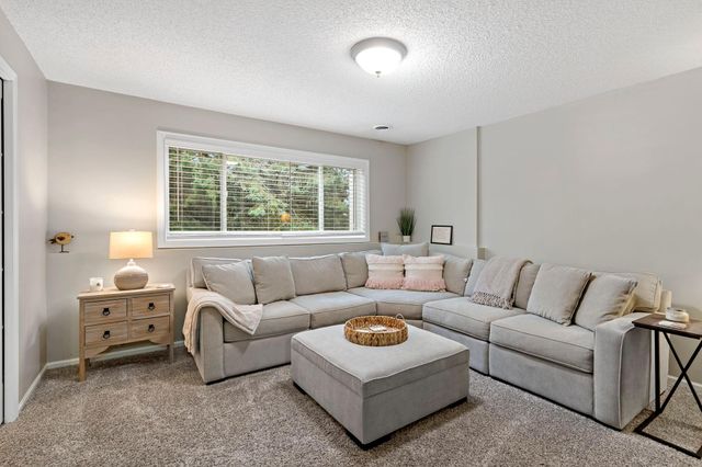 9215 190th Street W, Lakeville, MN 55044