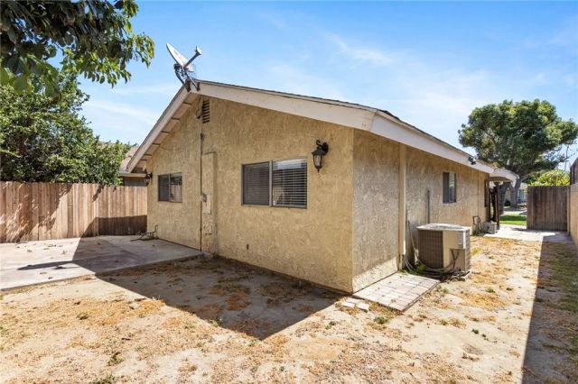 11736 215th, Lakewood, CA 90715