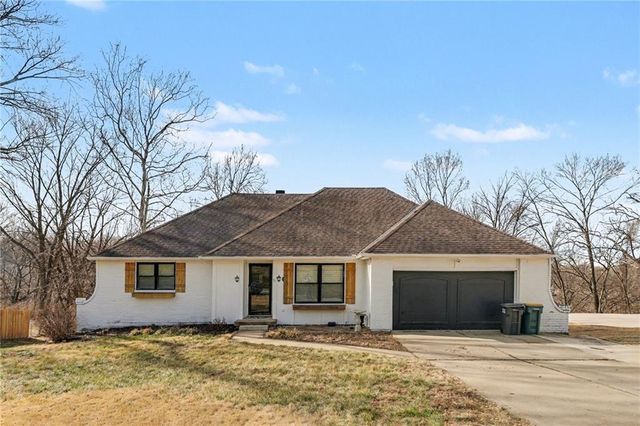 6706 NW Lawson Lane, Parkville, MO 64152
