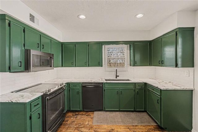 6706 NW Lawson Lane, Parkville, MO 64152