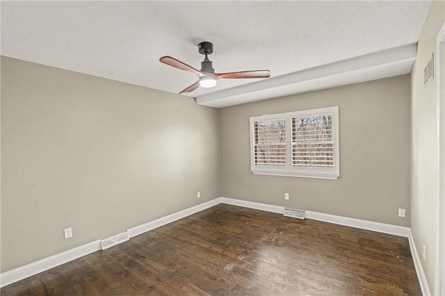 6706 NW Lawson Lane, Parkville, MO 64152