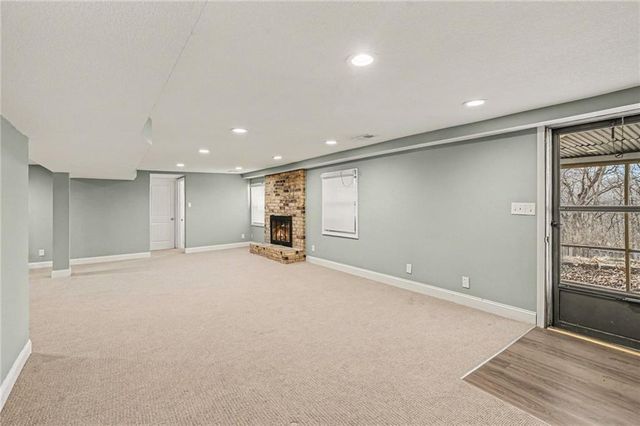 6706 NW Lawson Lane, Parkville, MO 64152