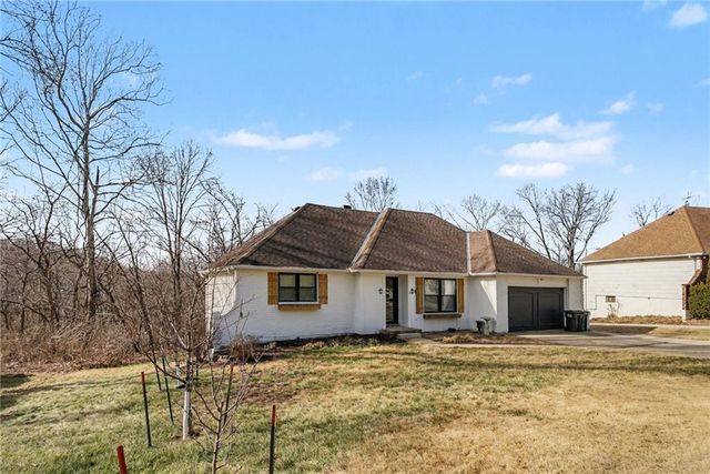 6706 NW Lawson Lane, Parkville, MO 64152