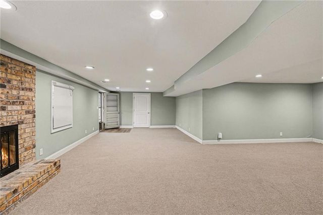 6706 NW Lawson Lane, Parkville, MO 64152