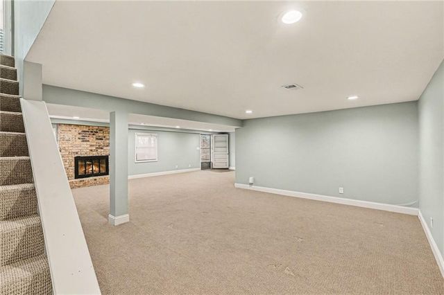 6706 NW Lawson Lane, Parkville, MO 64152