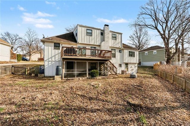 6706 NW Lawson Lane, Parkville, MO 64152