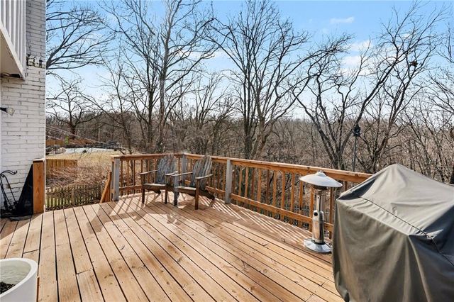 6706 NW Lawson Lane, Parkville, MO 64152