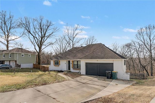 6706 NW Lawson Lane, Parkville, MO 64152