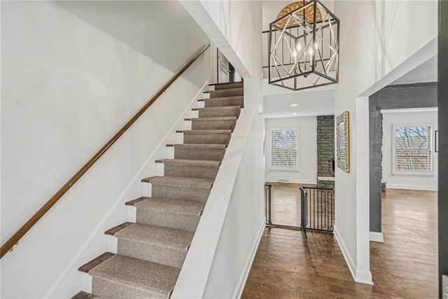 6706 NW Lawson Lane, Parkville, MO 64152