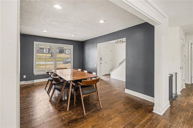 6706 NW Lawson Lane, Parkville, MO 64152