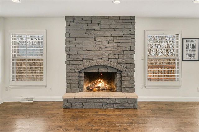 6706 NW Lawson Lane, Parkville, MO 64152