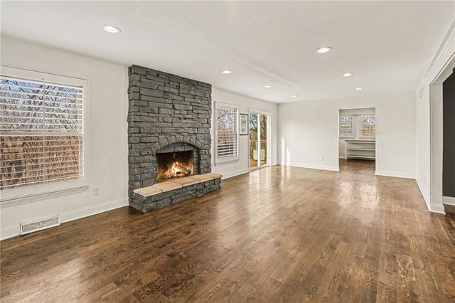 6706 NW Lawson Lane, Parkville, MO 64152